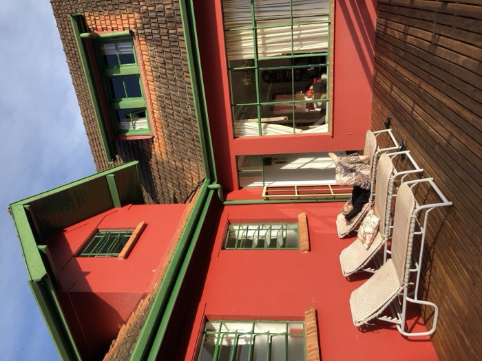Deck de madeira ao entardecer